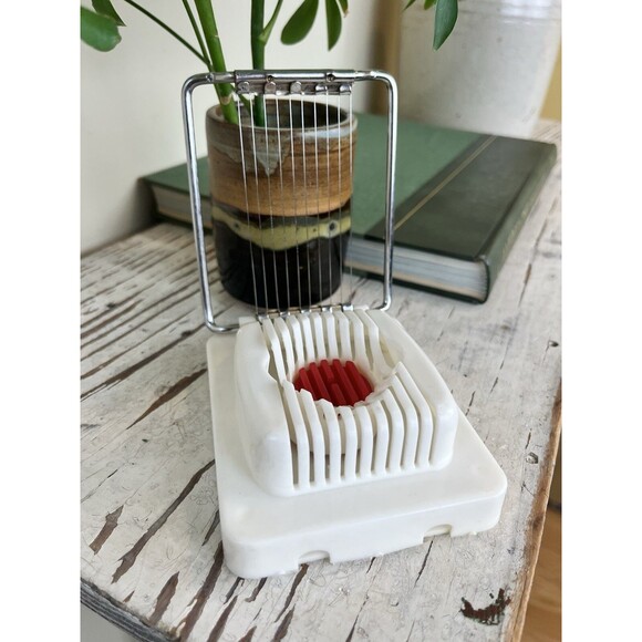 Vintage Appetito Egg Slicer/Pricker / Farmhouse Kitchen / Retro GOOD - Picture 4 of 5